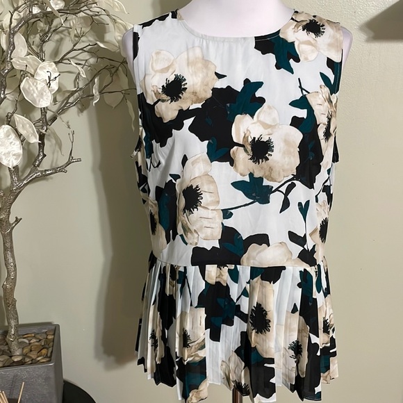 BANANA REPUBLIC SLEEVELESS TOP - Picture 1 of 5